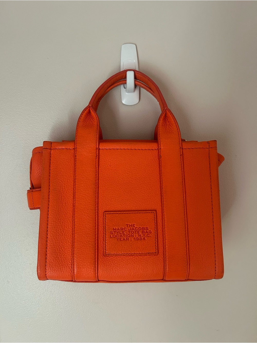 Authentic Marc Jacobs The Small Tote Leather In Dragon Fire Orange EUC - Picture 5 of 9